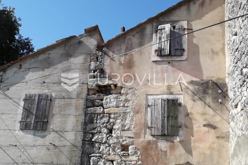 Sinj, Brnaze, kuća iz 18. stoljeća za renovaciju - 7