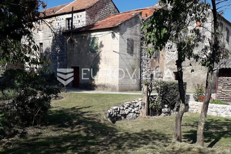 Sinj, Brnaze, kuća iz 18. stoljeća za renovaciju - 6