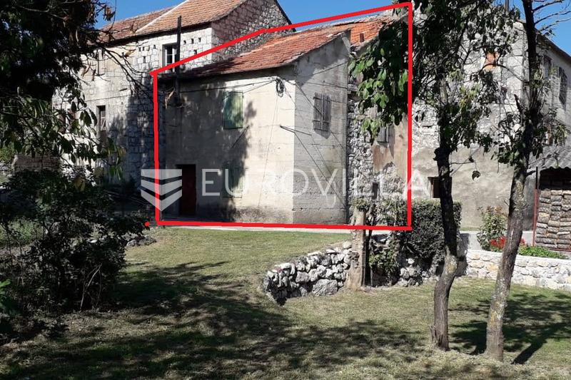 Sinj, Brnaze, kuća iz 18. stoljeća za renovaciju - 11