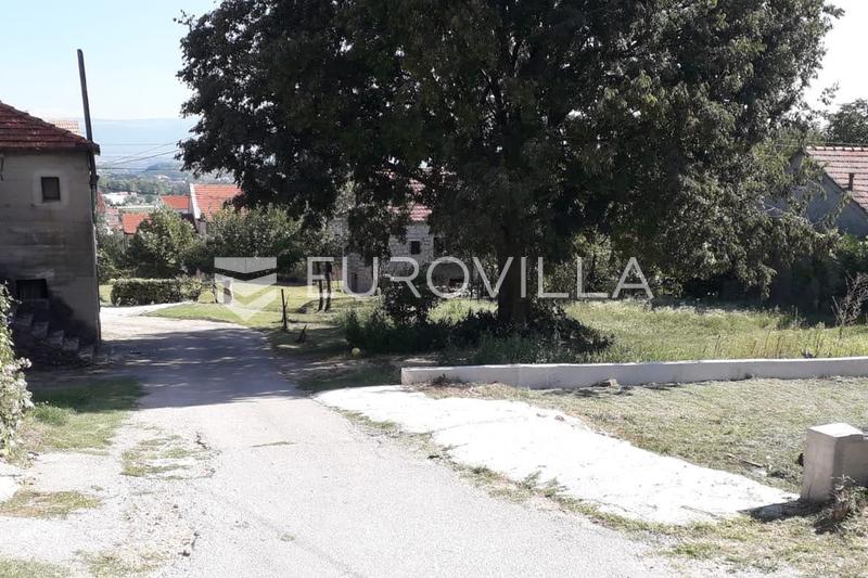 Sinj, Brnaze, kuća iz 18. stoljeća za renovaciju - 4