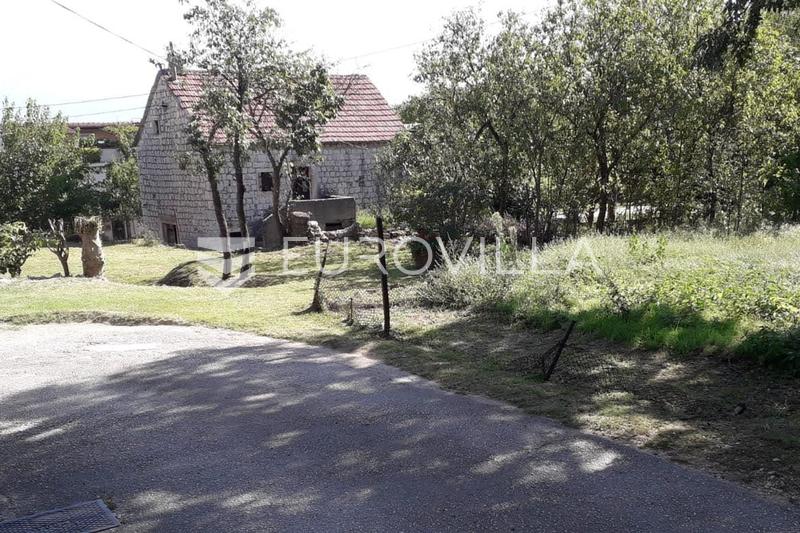 Sinj, Brnaze, kuća iz 18. stoljeća za renovaciju - 3