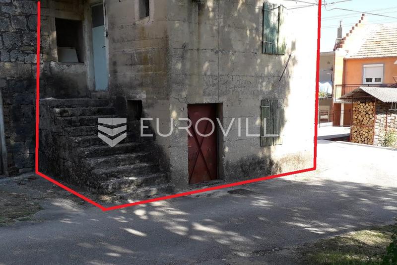 Sinj, Brnaze, kuća iz 18. stoljeća za renovaciju - 9
