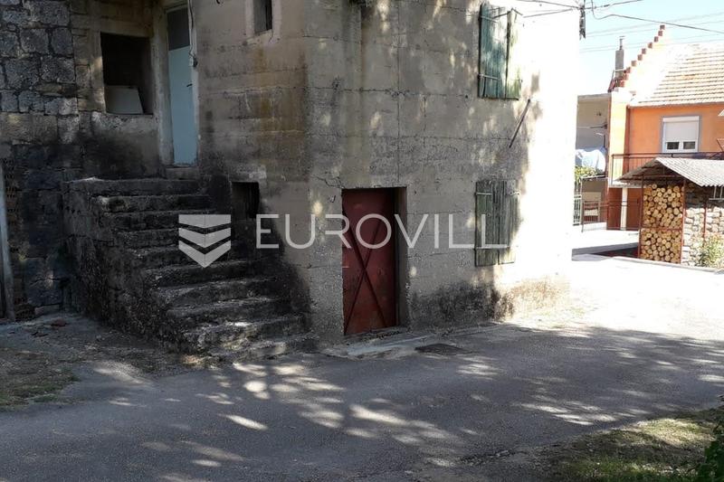Sinj, Brnaze, kuća iz 18. stoljeća za renovaciju - 13