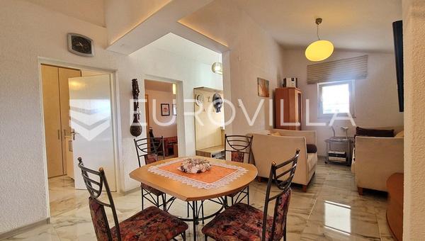 Vir - Apartmán s prostornou terasou a dvěma ložnicemi ve vynikající lokalitě