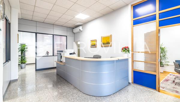 Zagreb, Savska cesta, kommersiell kontorslokal på 265 m² på bottenvåningen i en bostadsbyggnad