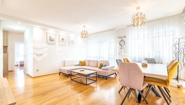 Zagreb, Odra luksuzan četverosoban penthouse sa dvije prostrane terase 130 m²