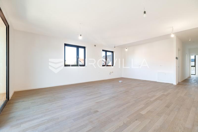 Samobor, Centar, vrhunska novogradnja, četverosoban stan 100 m², balkon, 2 Garažna parkirna mjesta - 2