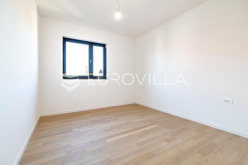 Samobor, Centar, vrhunska novogradnja, četverosoban stan 100 m², balkon, 2 Garažna parkirna mjesta - 3