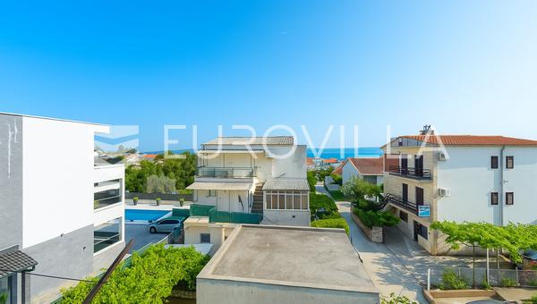 Kaštel Stari, trosoban stan površine 81.88 m² i poslovni prostor površine 32.65 m²
