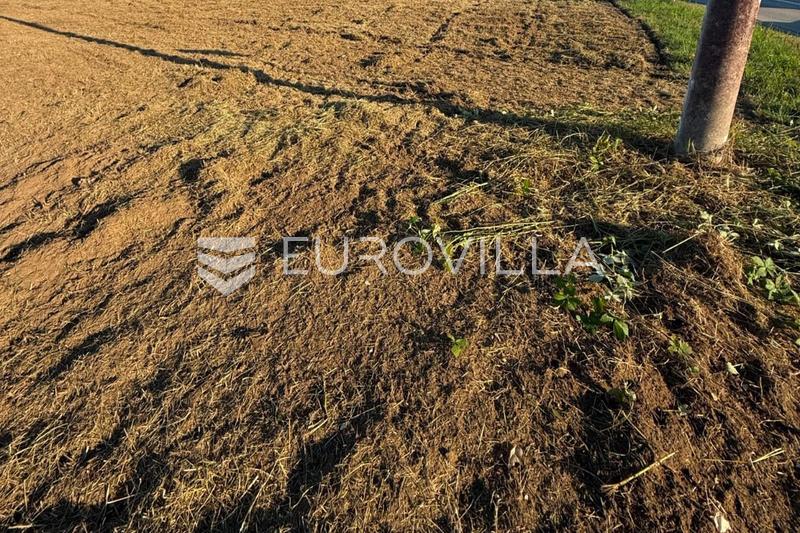 Ozalj, zazidljivo zemljišče 6.000 m², mešana raba - 2