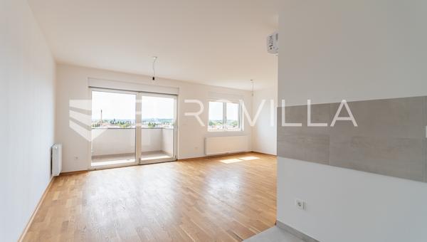 Varazdin, Grabanice un apartamento de cuatro habitaciones con una superficie de 98,61 m²