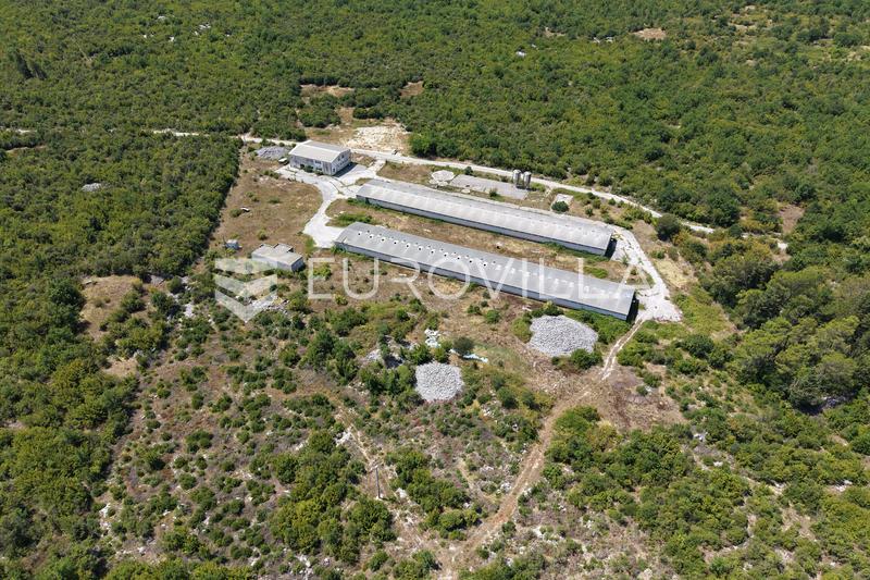 Complexo comercial num terreno de 27.187 m². - 3