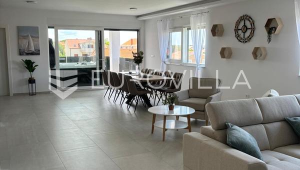 Zadar, Privlaka, luksuzno opremljen penthouse 147,13 m² s pogledom na more