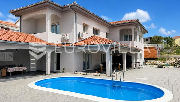 Zadar, Rtina, casa con piscina y tres unidades residenciales, a 200 m del mar