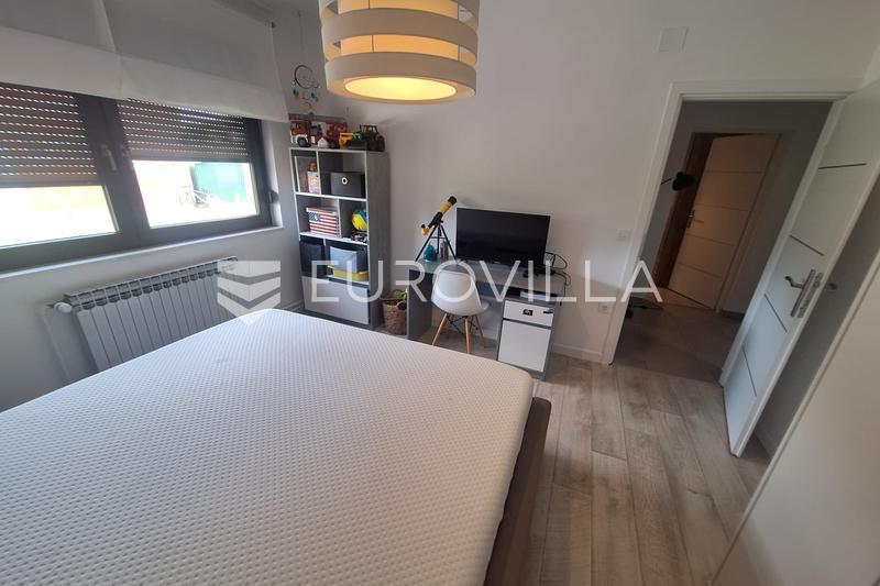 Karlovac, Draganić, kuća 190 m², novouređena - 9
