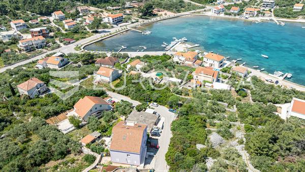 Otok Korčula, Lumbarda, dvoetažni stan površine 127 m², 2 red uz more