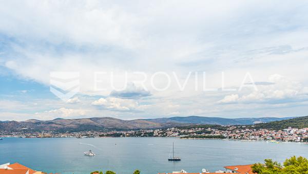 Trogir, terreno para construção em Ciovo, com vista para o mar