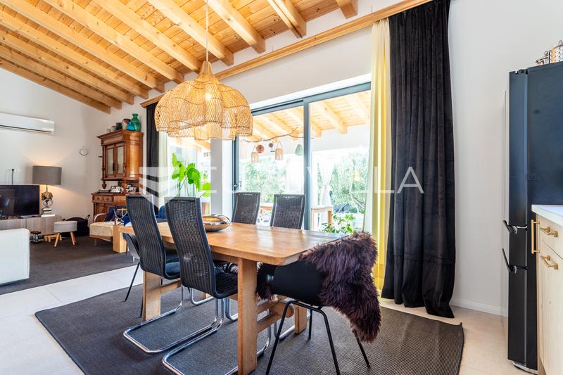Trogir, Plano, viehättävä vastikään rakennettu yksikerroksinen talo uima-altaalla ja oliivilehdolla, 129 m² - 4