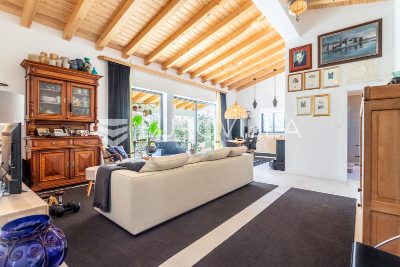 Trogir, Plano, viehättävä vastikään rakennettu yksikerroksinen talo uima-altaalla ja oliivilehdolla, 129 m² - 5