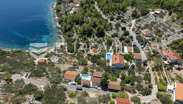 Ilha de Korčula, Vela Luka, terreno para construção perto do mar