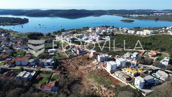Medulin, İstirya - Deniz Manzaralı Özel Arsa, 12005 m²