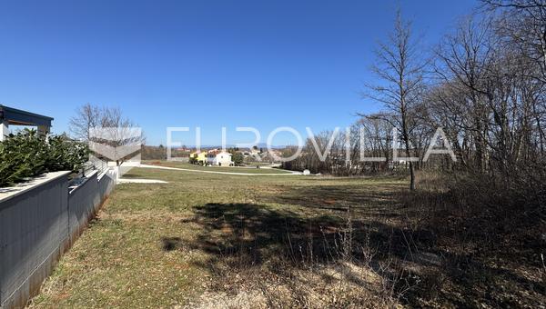 Istria, Barban, terreno edificable y agrícola de 3260m2 en una zona tranquila.