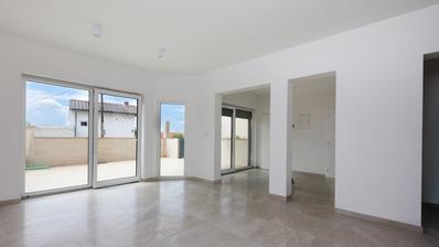 Crikvenica, trisobno stanovanje 72 m² s prostorno teraso in parkirnim mestom