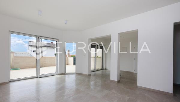 Crikvenica, háromszobás lakás 72 m², tágas terasszal és parkolóval