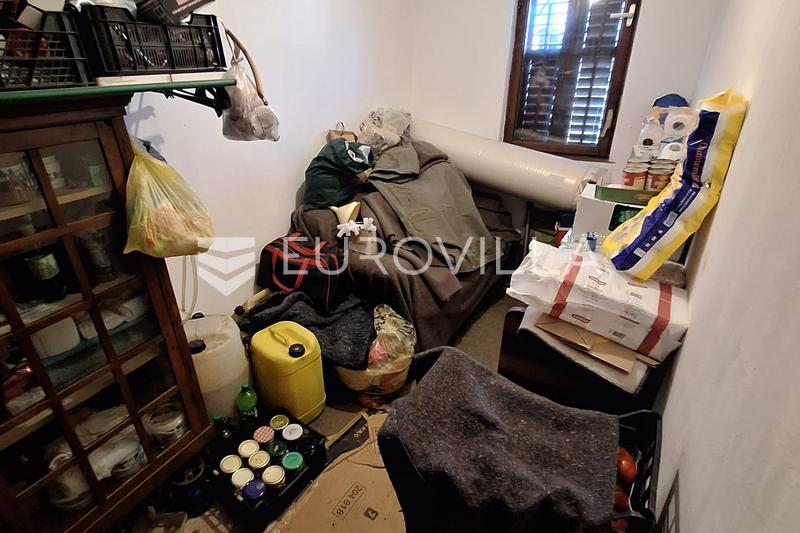 Karlovac, Tušilović, kuća 230 m², mirna lokacija - 4