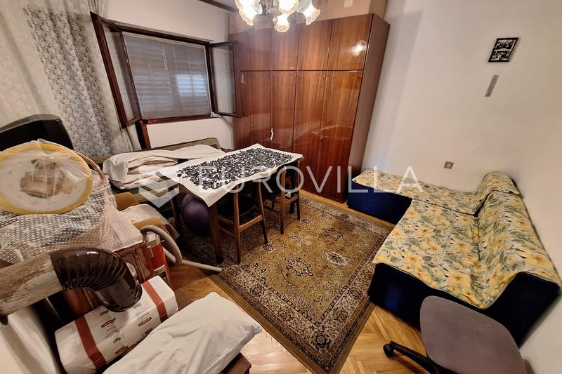 Karlovac, Tušilović, kuća 230 m², mirna lokacija - 1