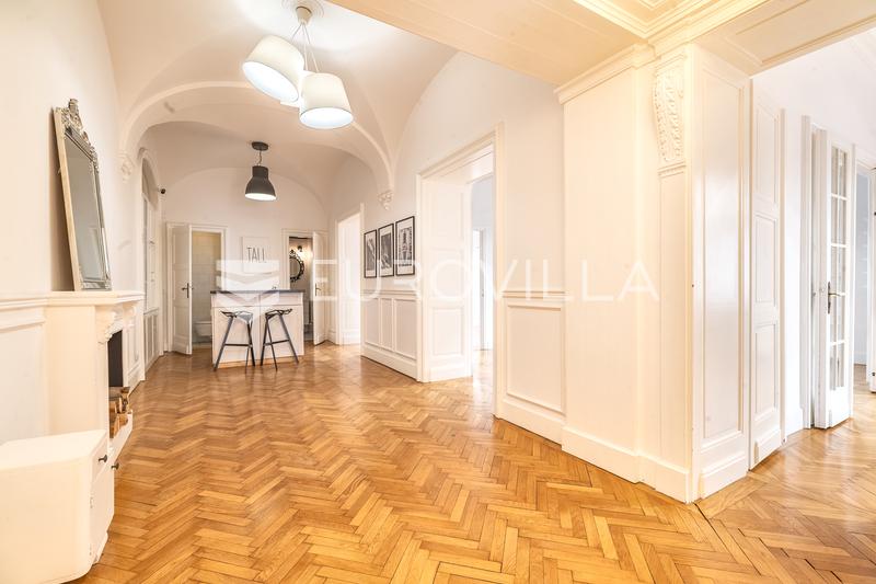 Zagreb, Centar, prekrasan građanski stan 136 m²