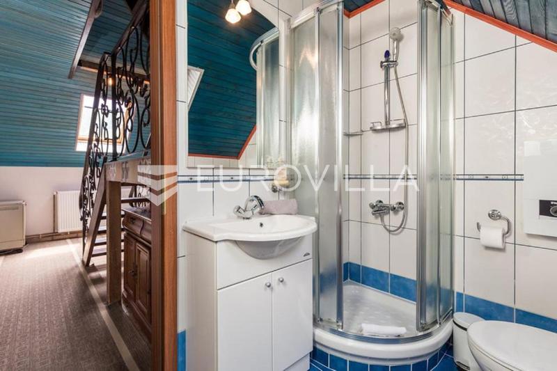 Gorski kotar, Stari Laz, uređena goranska kuća s 7.021 m² - 9