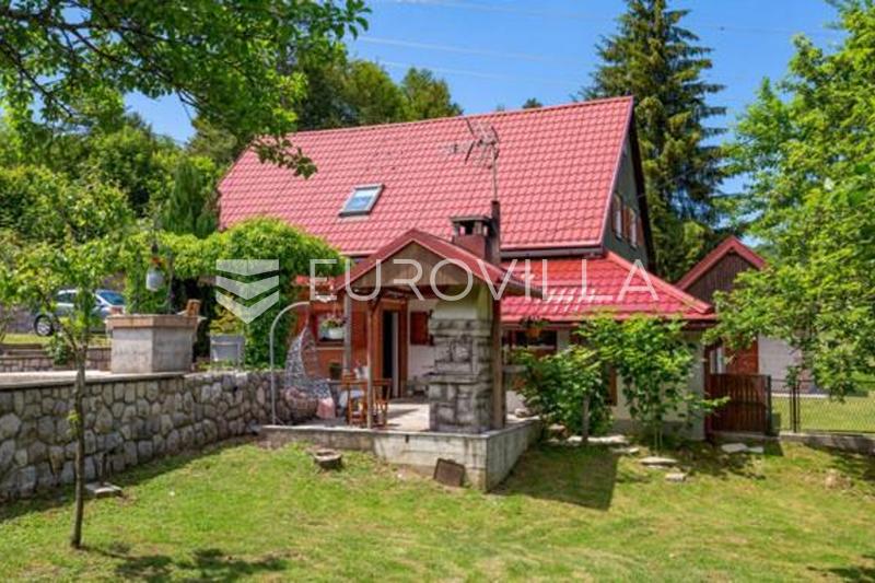 Gorski kotar, Stari Laz, uređena goranska kuća s 7.021 m² - 2