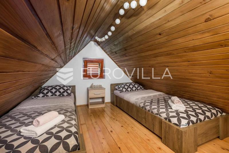 Gorski kotar, Stari Laz, uređena goranska kuća s 7.021 m² - 10