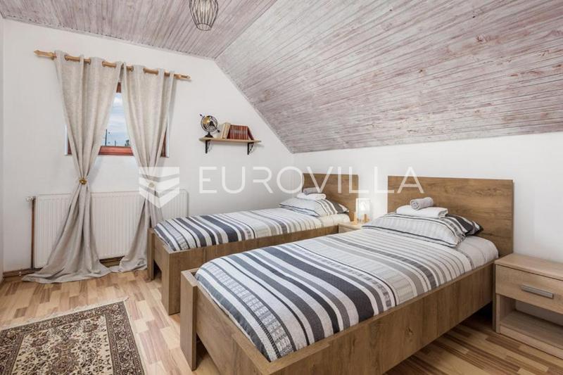 Gorski kotar, Stari Laz, uređena goranska kuća s 7.021 m² - 7