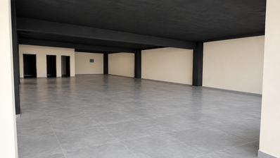 Osijek, Zeleno polje - Espaço Comercial de 200 m² para Alugar em Imóvel Recém-Construído