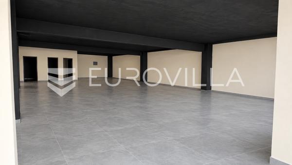 Osijek, Zeleno polje - 200 m² erhvervslokale til leje i nybygget ejendom