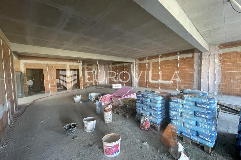 Osijek, Zeleno polje - Yeni Yapı Bir Mülkte Kiralık 200 m² Ticari Alan - 2