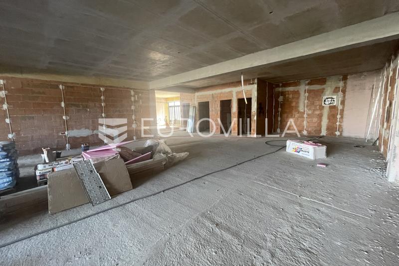 Osijek, Zeleno polje - Yeni Yapı Bir Mülkte Kiralık 200 m² Ticari Alan - 5
