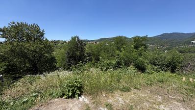 Sestine / Mikulici - Terreno para construção de 1.530 m² rodeado por vegetação