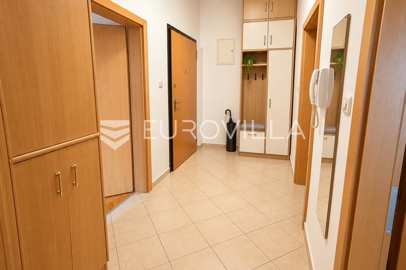 Krk, Town of Krk, two-bedroom apartment, 67 m², with terrace, balcony and private garden - 5