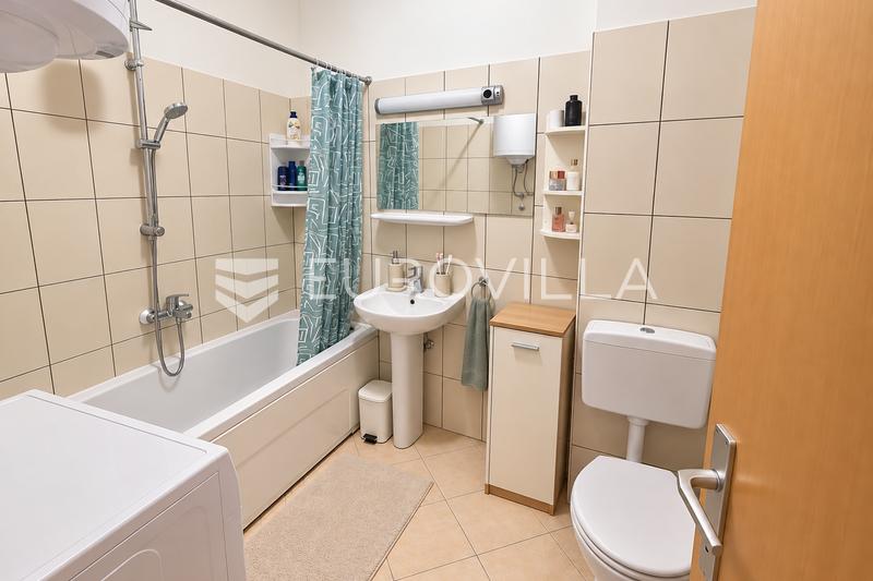 Krk, Town of Krk, two-bedroom apartment, 67 m², with terrace, balcony and private garden - 9