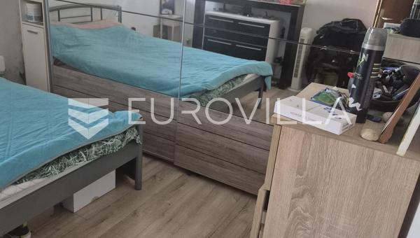 Istra, Rovinj, prostran dvosoban stan 127 m² s mogućnošću izvedbe 2 stana