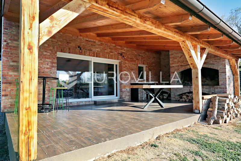 Jasenas, Haus mit Terrasse und ca. 1.115 m² Grundstück. - 19