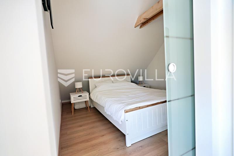 Jasenas, Haus mit Terrasse und ca. 1.115 m² Grundstück. - 7