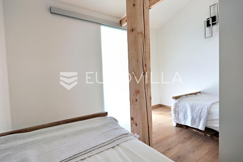Jasenas, Haus mit Terrasse und ca. 1.115 m² Grundstück. - 13
