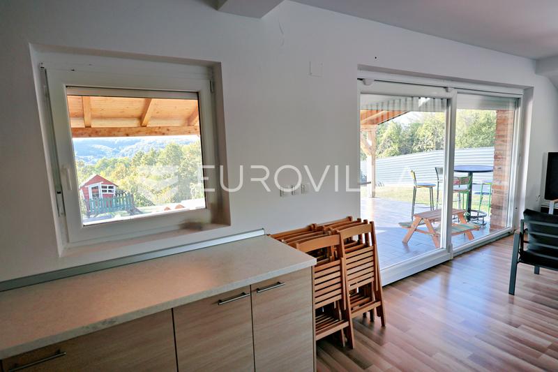 Jasenas, Haus mit Terrasse und ca. 1.115 m² Grundstück. - 18