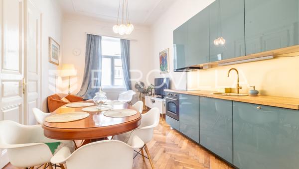 Zagreb, Kaciceva gatan, vacker fyrarumslägenhet med balkong, 80 m²