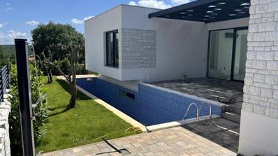Istra, Rovinjsko selo, luksuzna prizemnica veličine 218m2 s bazenom, jacuzzijem i saunom