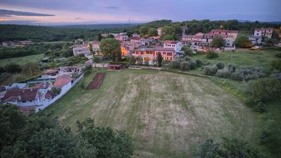 Istra, Šorići, jedinstveno građevinsko zemljište veličine 4621m2 srcu mjesta